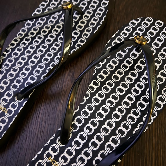 Tory Burch Chain Pattern Flip Flops - Picture 9 of 9